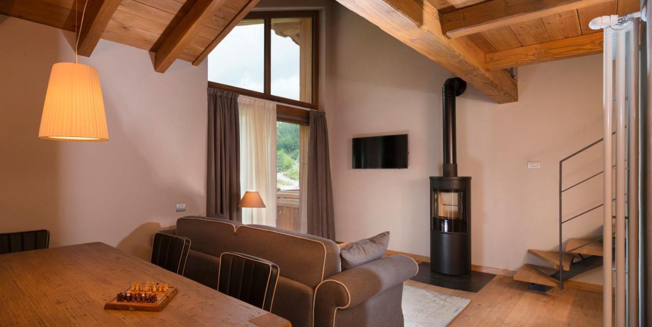 3 Chalets Aparthotel ブレウイル・チェルヴィナイア エクステリア 写真