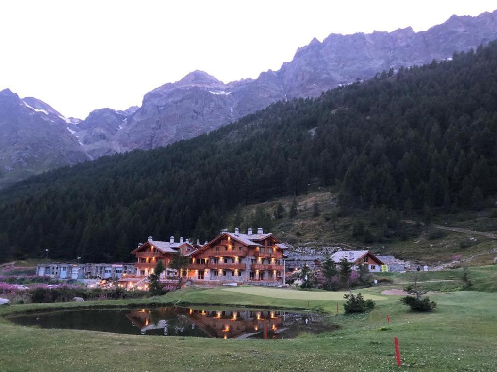 3 Chalets Aparthotel ブレウイル・チェルヴィナイア エクステリア 写真
